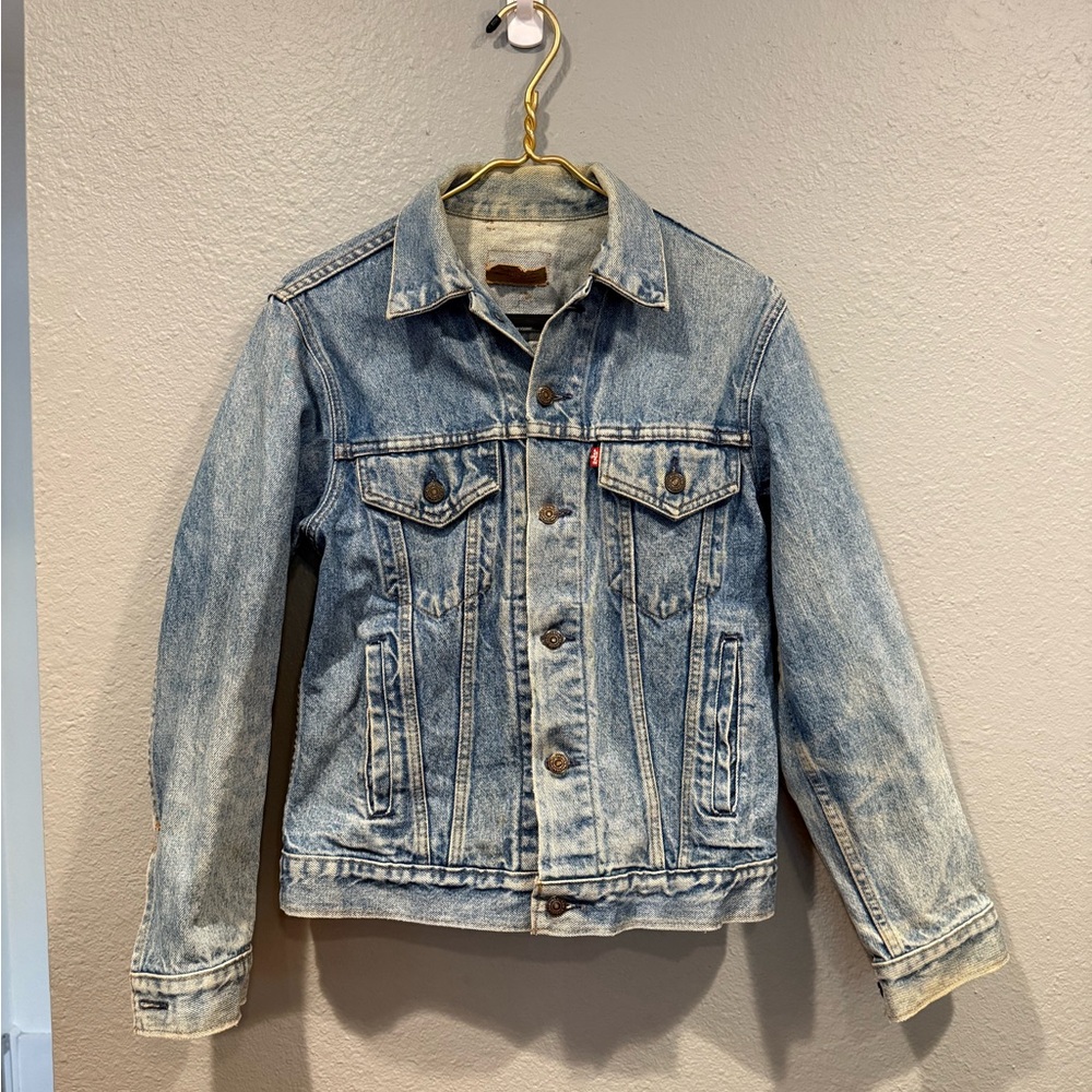 VINTAGE Levi's Blue Lightweight Denim Jacket